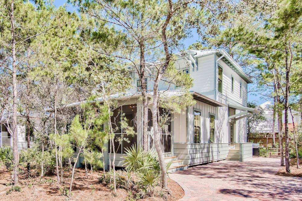 Photo of Outdoor in White's Gulfview