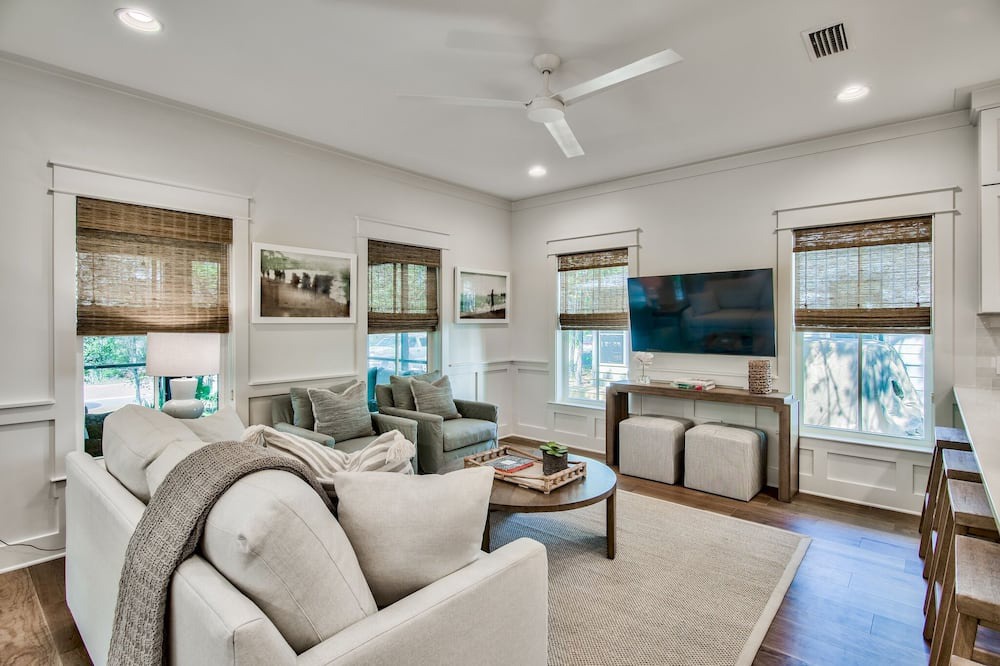 Photo of Livingroom in White's Gulfview