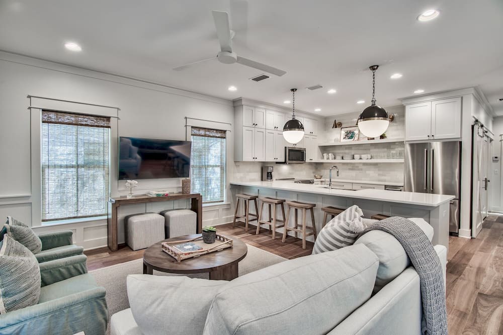 Photo of Livingroom in White's Gulfview