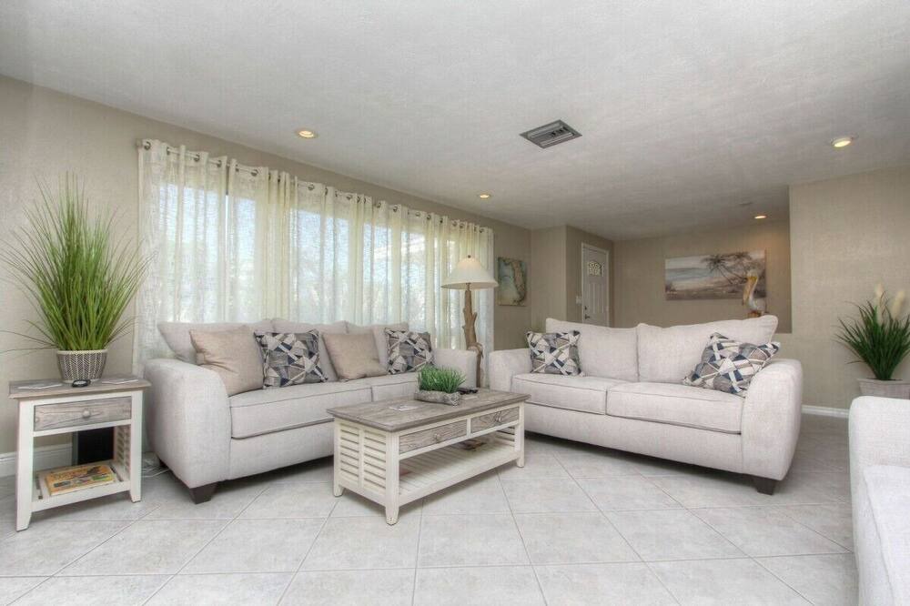 Photo of Livingroom in Tierra Verde