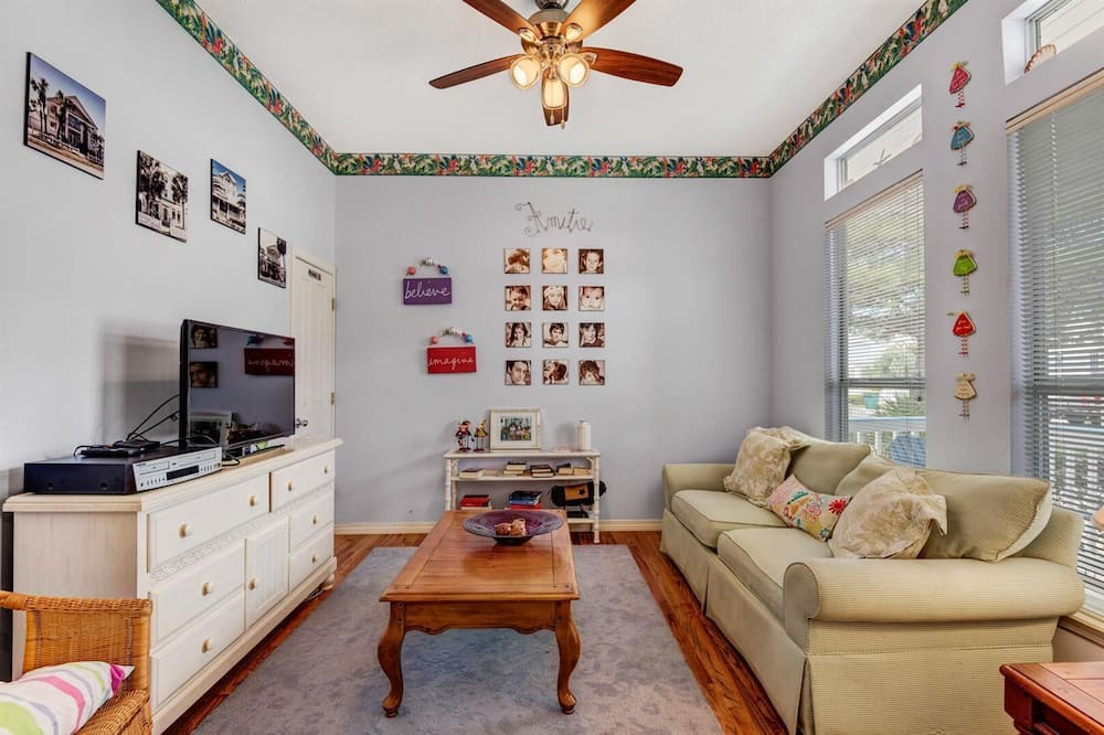 Photo of Outdoor in Crystal Shores