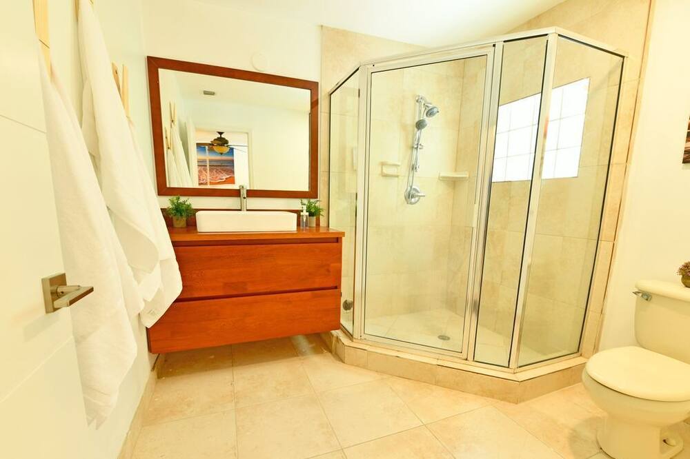 Photo of Bathroom in Flagler Village
