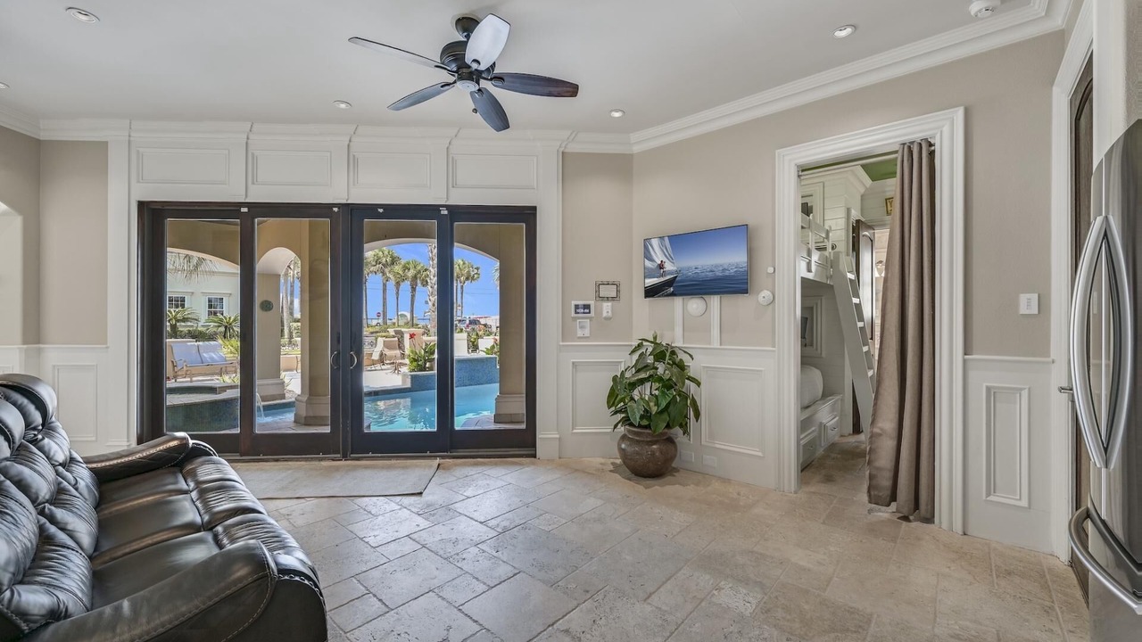 Photo of Others in Avalon Beach Estates