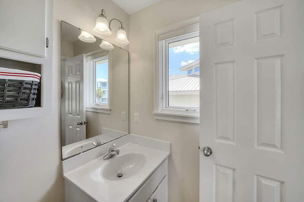 Photo of Bathroom in Gulf Trace