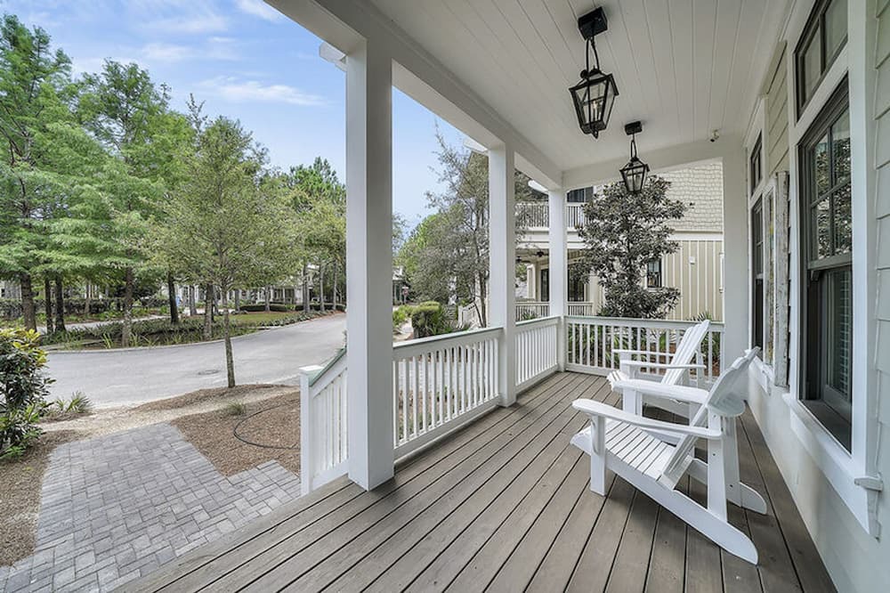 Photo of Patio Balcony in Forest District