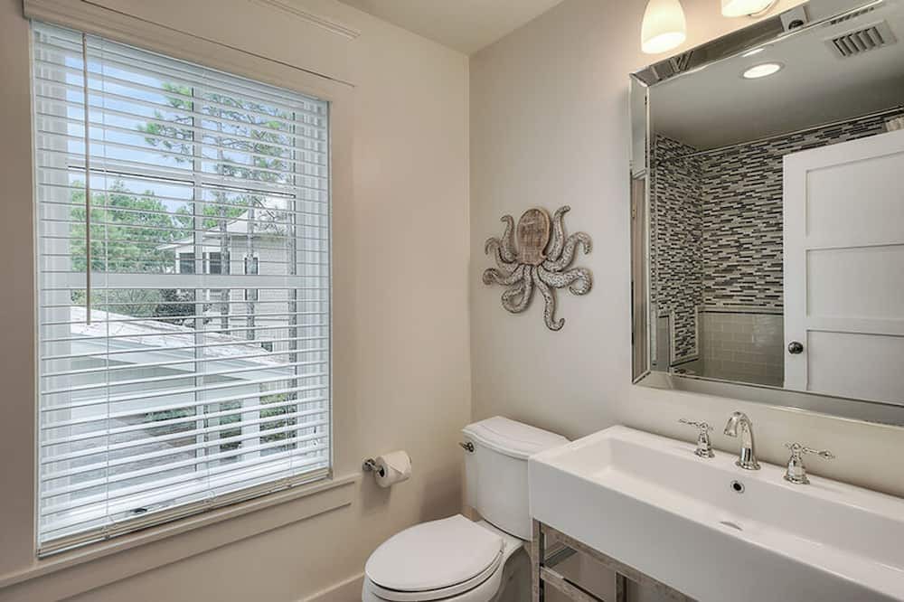Photo of Bathroom in Forest District