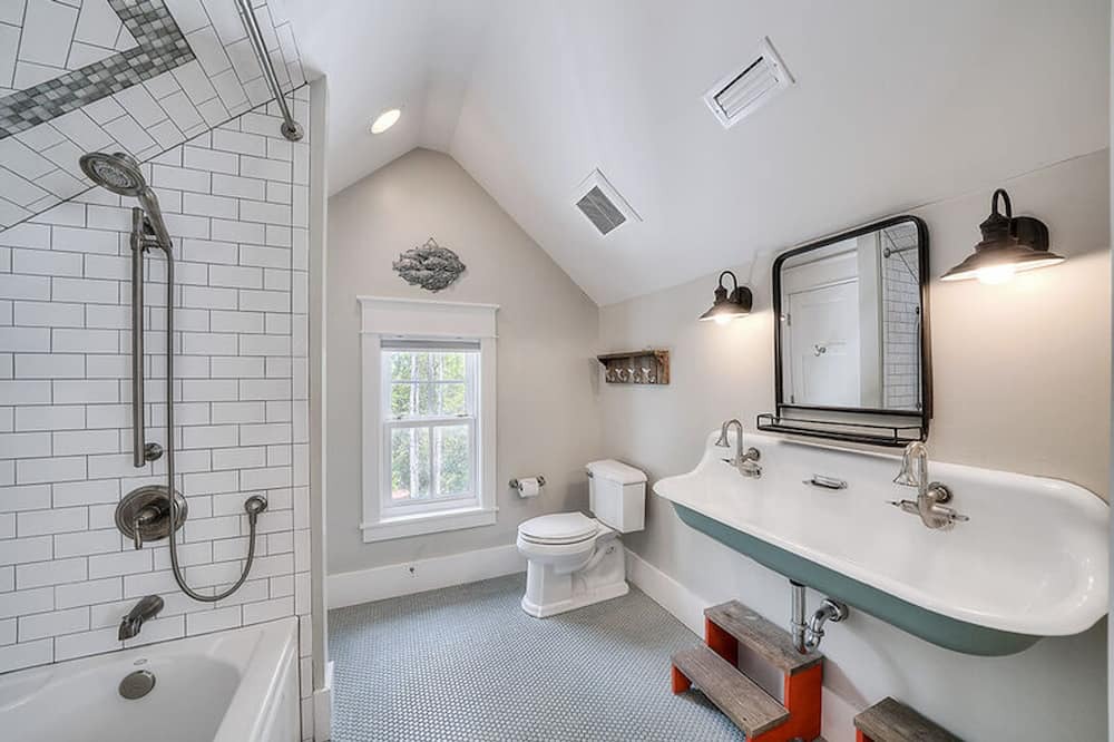 Photo of Bathroom in Forest District