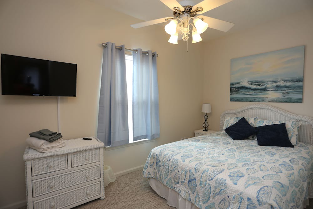 Photo of Bedroom in Mexico Beach