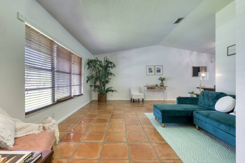 Photo of Livingroom in Riviera Beach