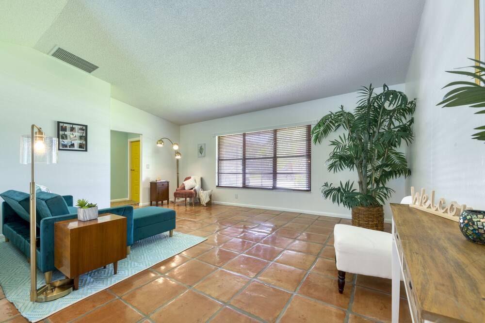 Photo of Livingroom in Riviera Beach