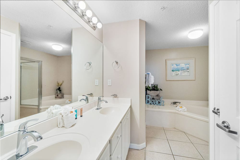 Photo of Bathroom in Navarre Beach