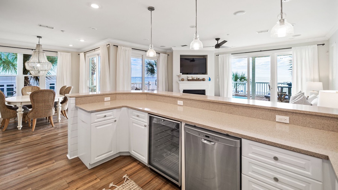 Photo of Kitchen in Laguna Beach Estates