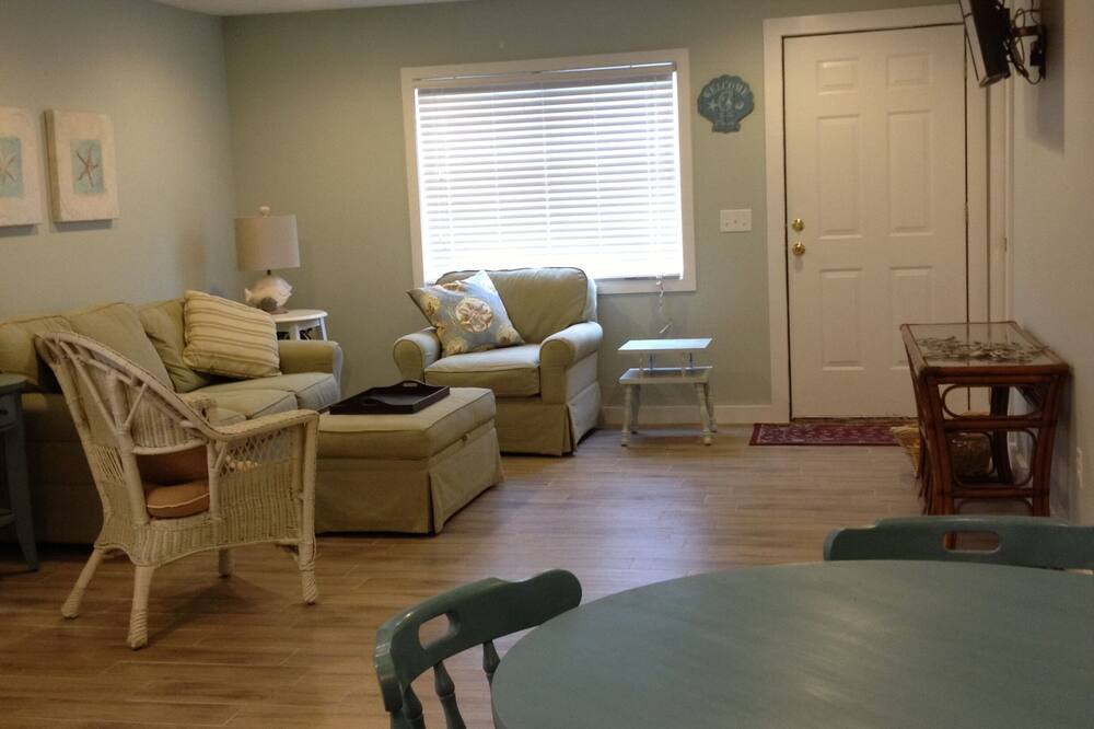 Photo of Livingroom in Laguna Beach Estates
