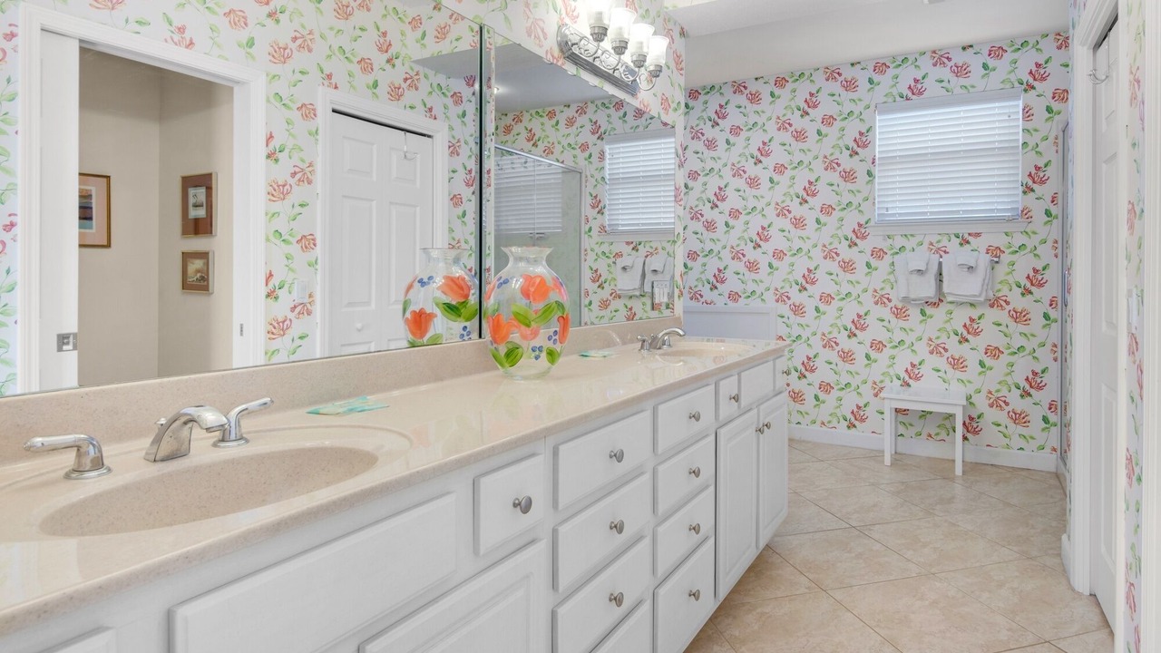 Photo of Bathroom in Deluna Point