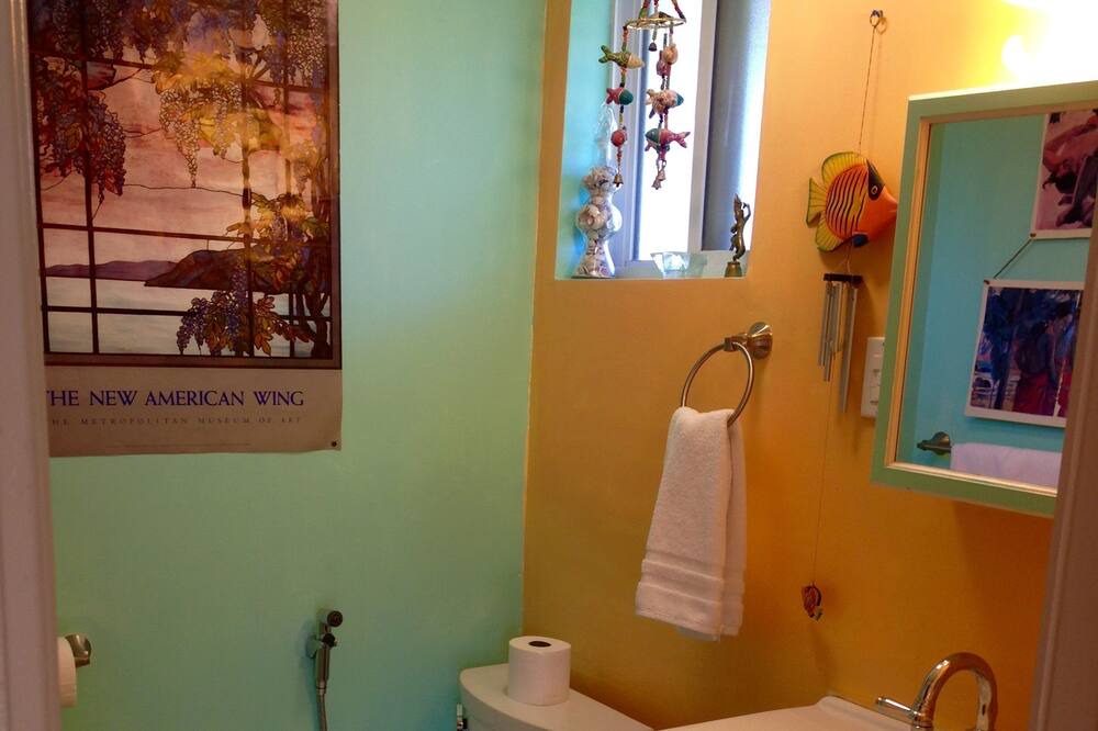 Photo of Bathroom in Kenner - Louis Armstrong International Airport