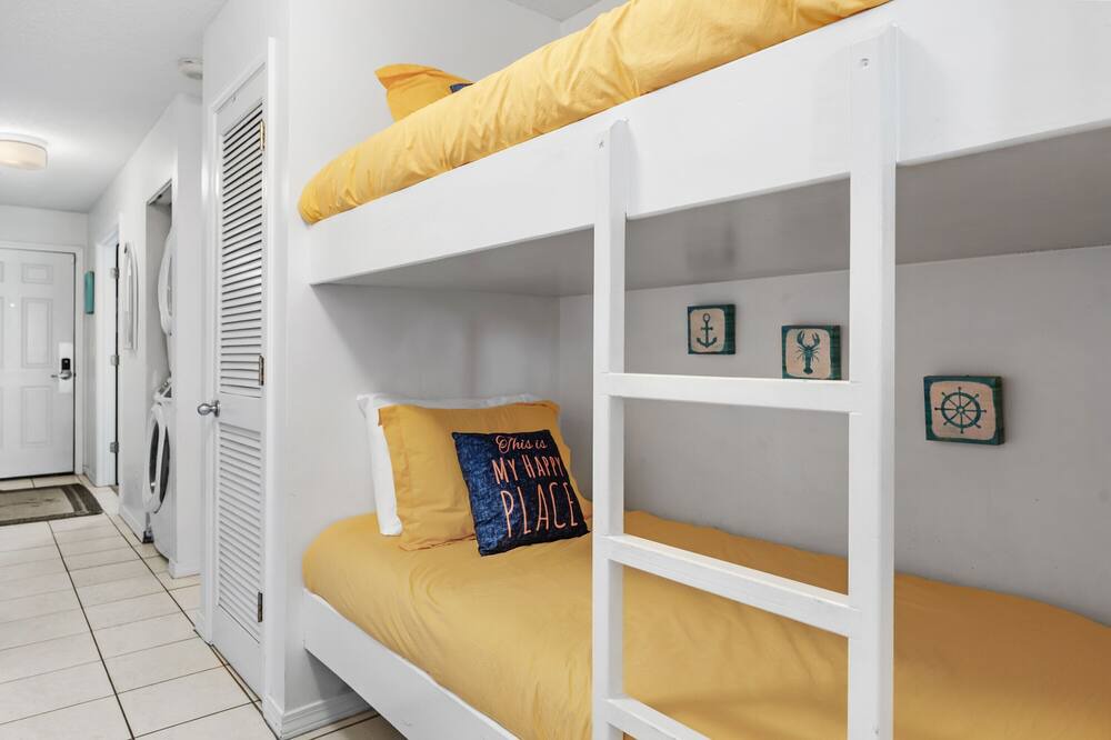 Photo of Bedroom in Crystal Beach