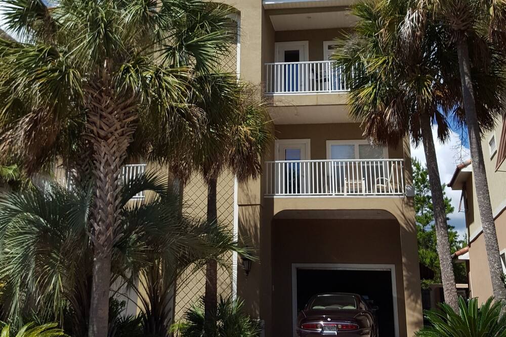 Photo of Outdoor in Fort Bay
