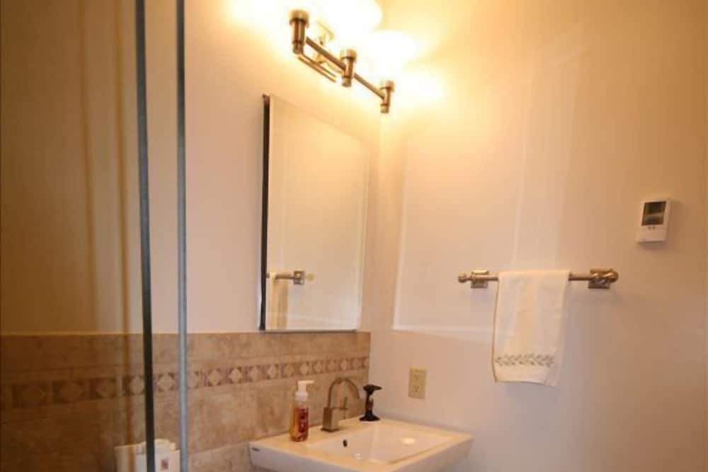 Photo of Bathroom in Navarre Beach