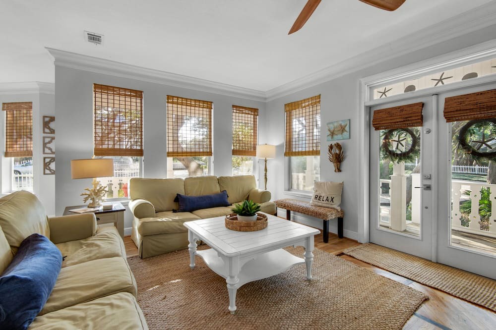 Photo of Livingroom in Crystal Beach