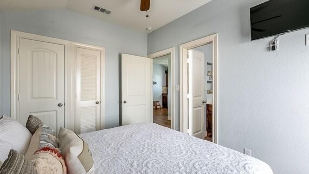Photo of Bedroom in Jamaica Beach