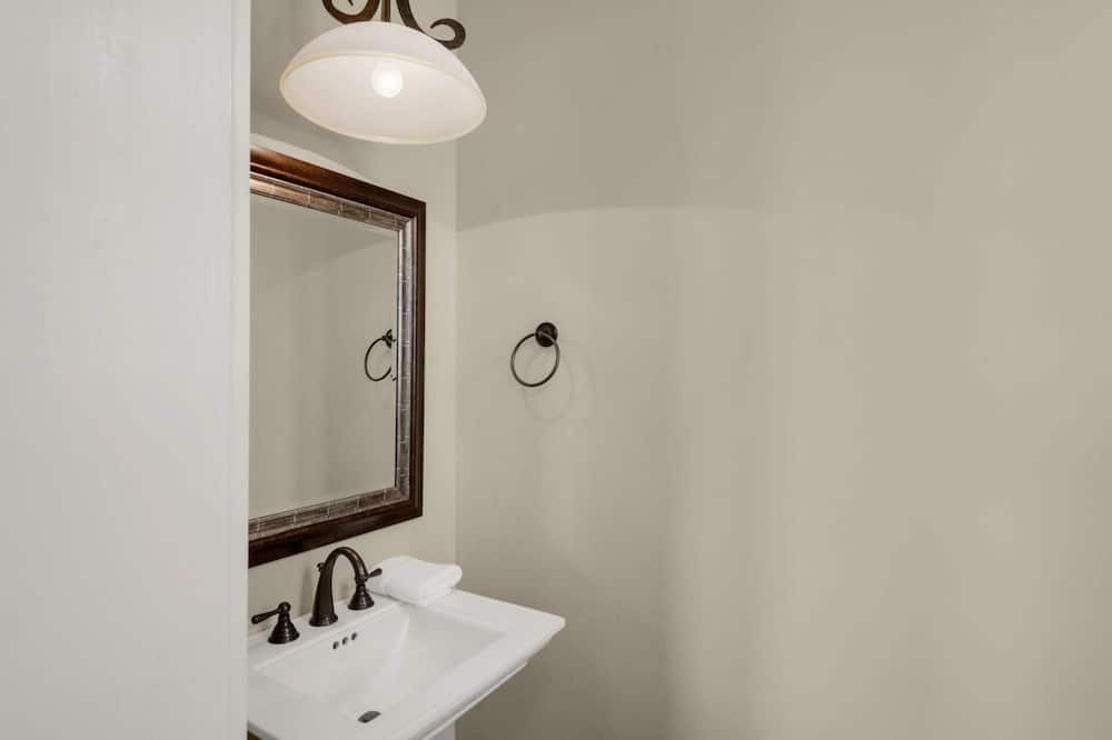 Photo of Bathroom in SeaNest Village