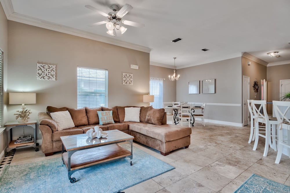 Photo of Livingroom in Crystal Shores
