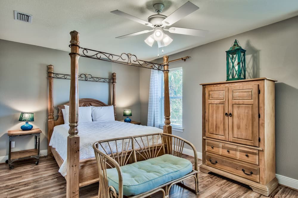Photo of Bathroom in Crystal Shores
