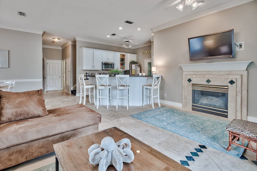 Photo of Bedroom in Crystal Shores