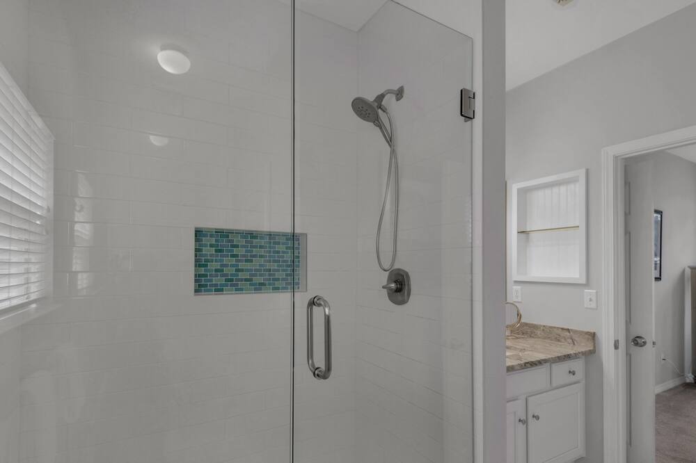 Photo of Bathroom in Crystal Shores