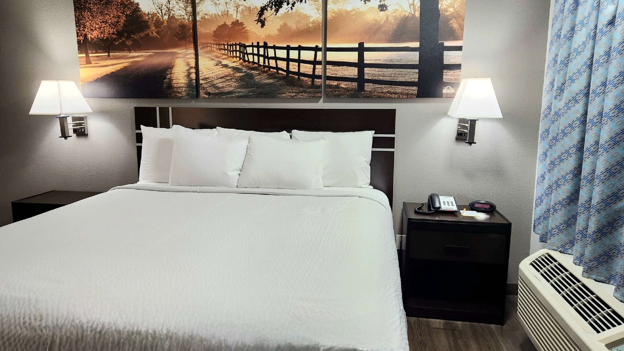 Photo of Bedroom in Sulphur
