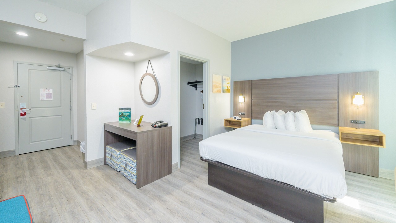 Photo of Bedroom in Upper Grand Lagoon