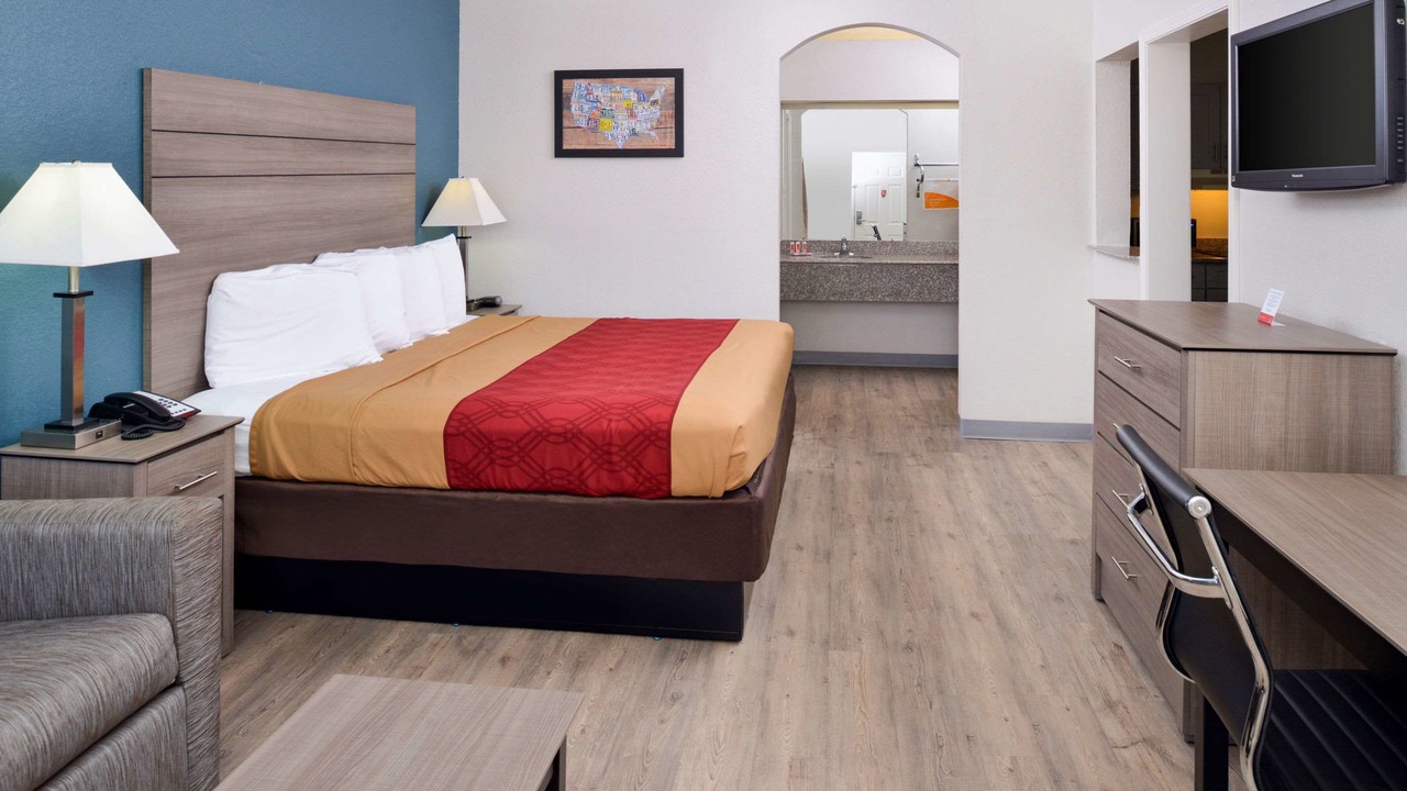 Photo of Bedroom in Lakeview  Jefferson County