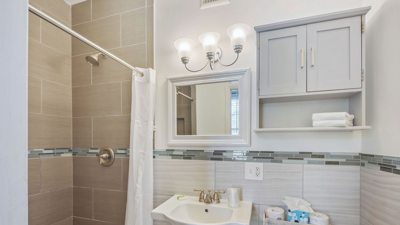 Photo of Bathroom in Uptown - Upper Duval