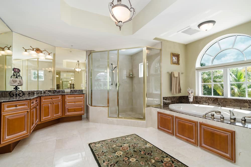 Photo of Bathroom in Isles of Capri