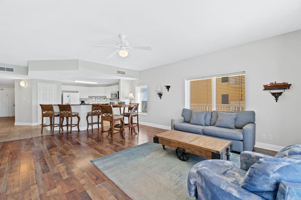 Photo of Livingroom in Bahama Beach