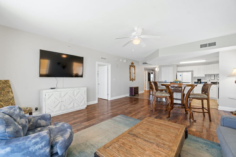 Photo of Livingroom in Bahama Beach