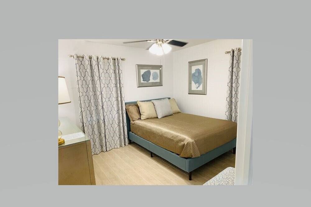 Photo of Bedroom in Riviera Beach
