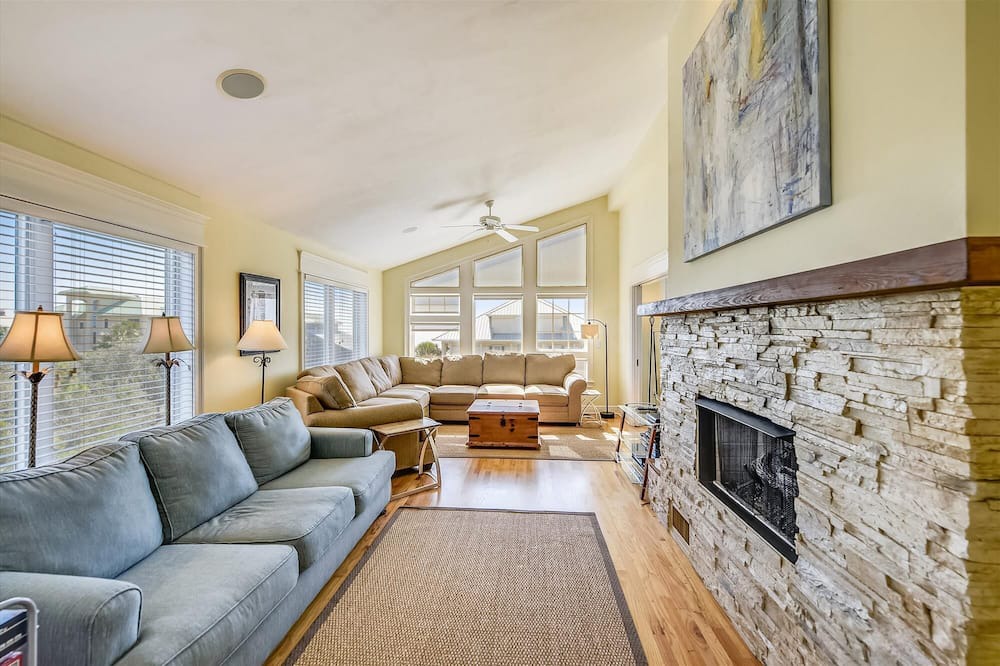 Photo of Livingroom in Plantation