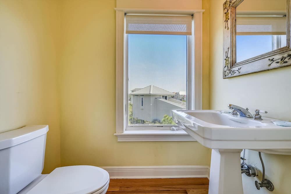 Photo of Bathroom in Plantation