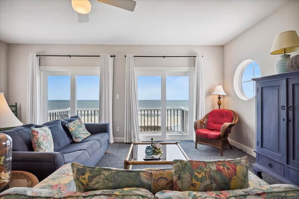 Photo of Livingroom in Sea Palm Village