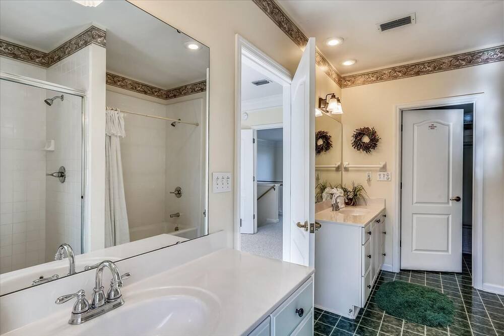 Photo of Bathroom in Plantation