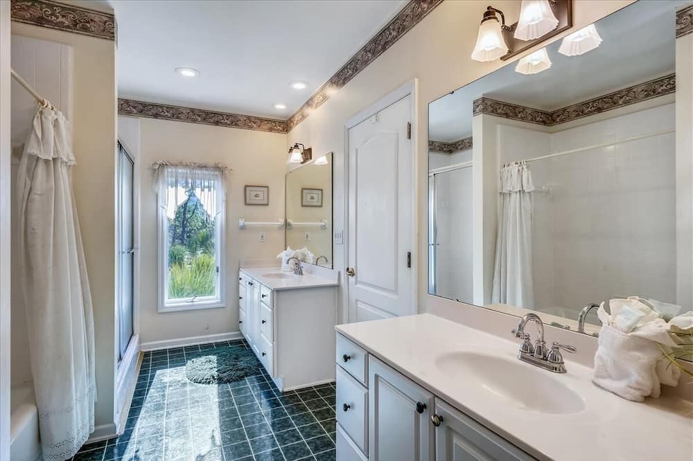 Photo of Bathroom in Plantation