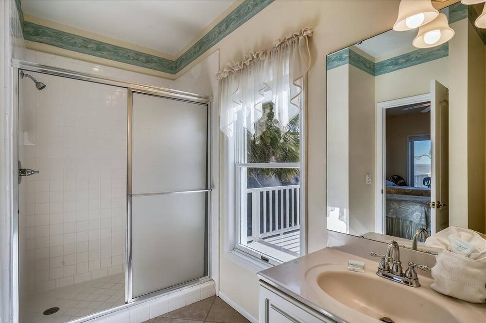 Photo of Bathroom in Plantation