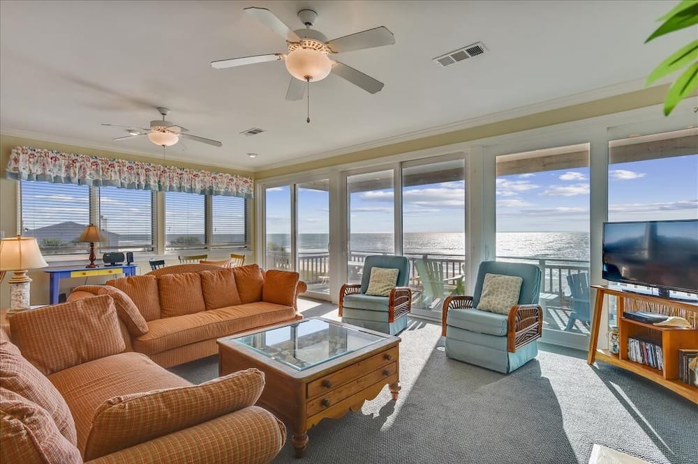 Photo of Livingroom in Sea Palm Village