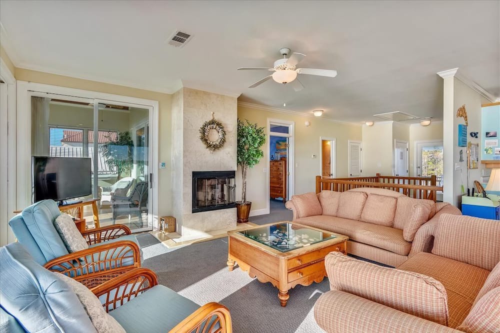 Photo of Livingroom in Sea Palm Village