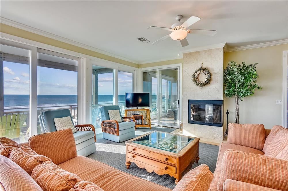 Photo of Livingroom in Sea Palm Village
