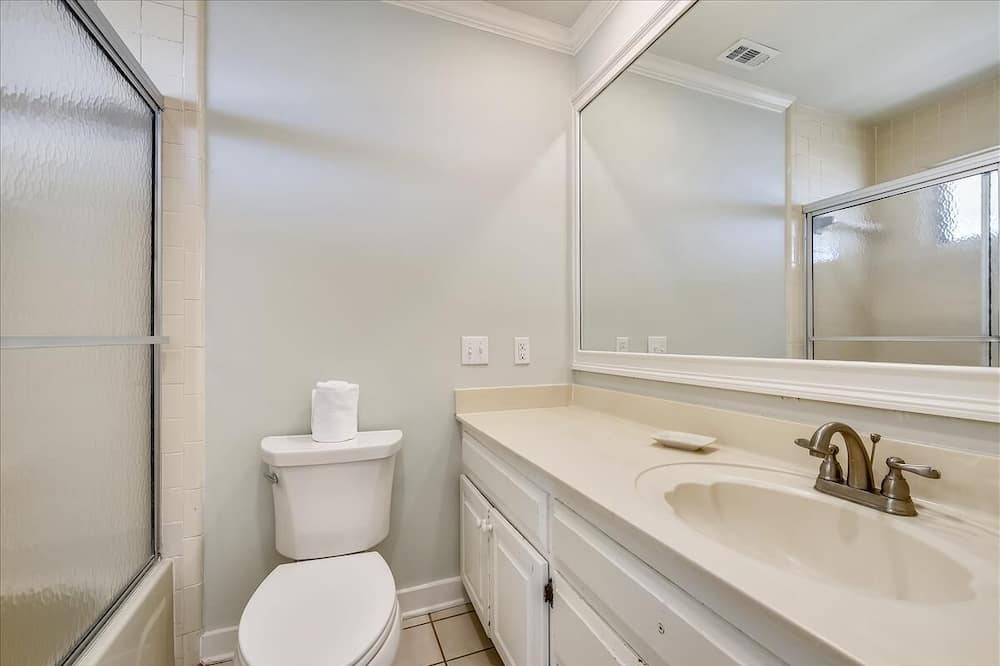 Photo of Bathroom in Plantation