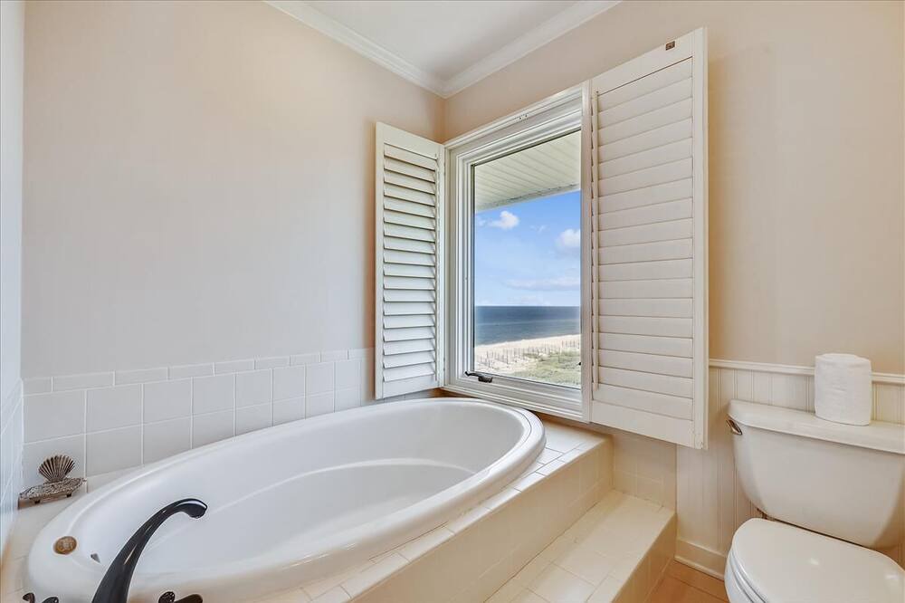 Photo of Bathroom in Plantation