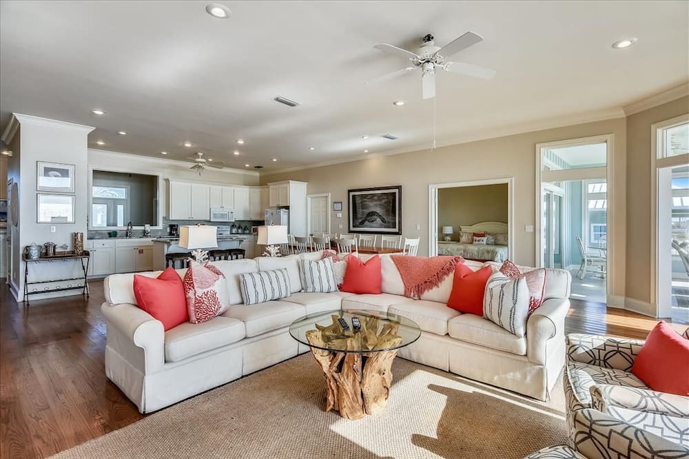 Photo of Livingroom in Sea Palm Village