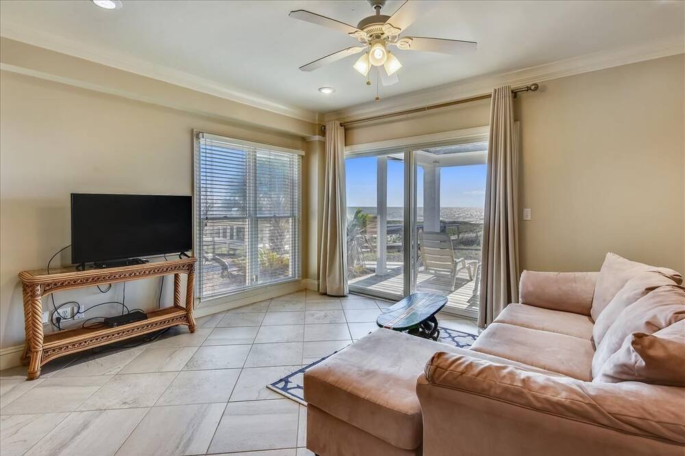 Photo of Livingroom in Sea Palm Village
